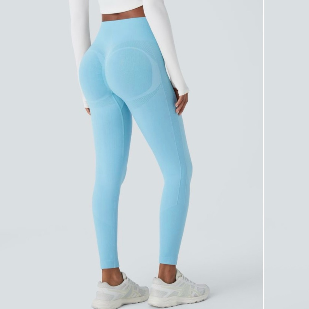 HALARA Light Blue Ankle Cropped Compression Leggings with Butt Lift